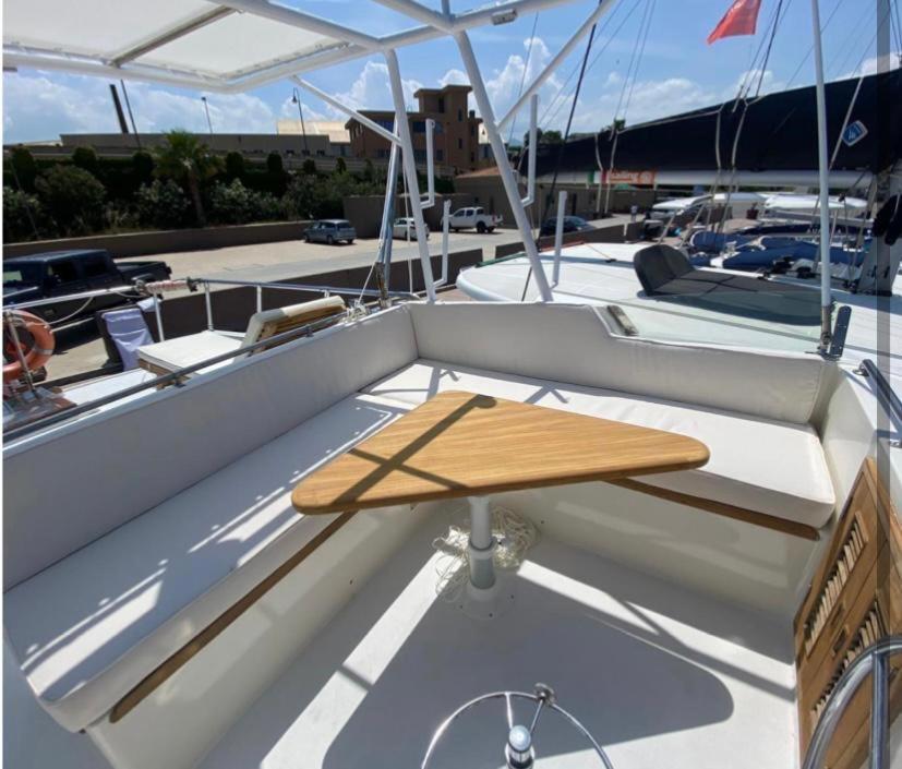 Botel Lady Mari *